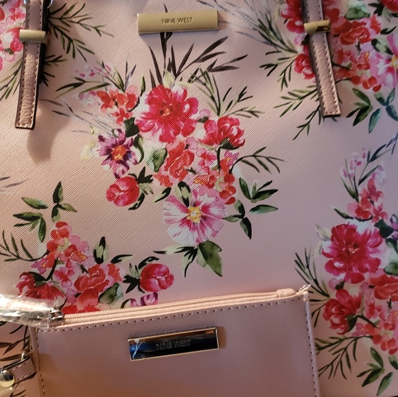 HOST PICK!! ⚘⚘⚘ Nine West Tote - Picture 4 of 8